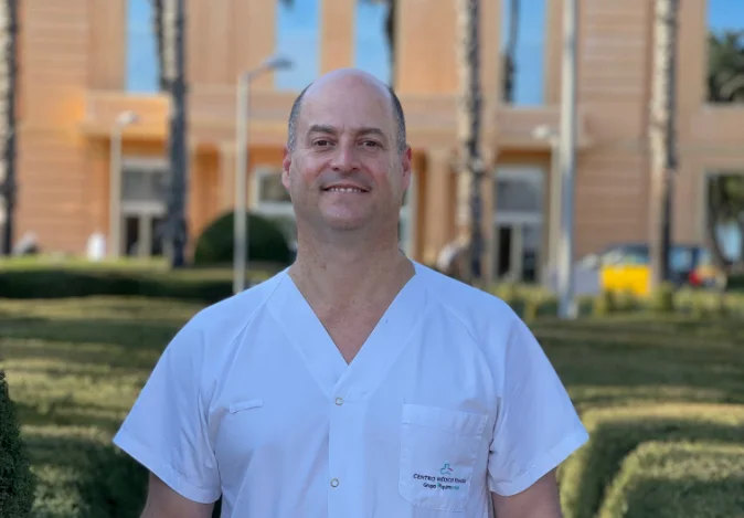 Dr. Alfredo Mata - El Dr. Alfredo Mata, es Licenciado en Medicina por Escuela de Medicina Luis Razetti, Universidad Central de Venezuela (Caracas). Homologación del título de médico cirujano al título español de Licenciado en Medicina y Cirugía. Doctor en Medicina por la Universidad Central de Barcelona (Hospital Clínico) con la calificación de excelente Cum Laude.